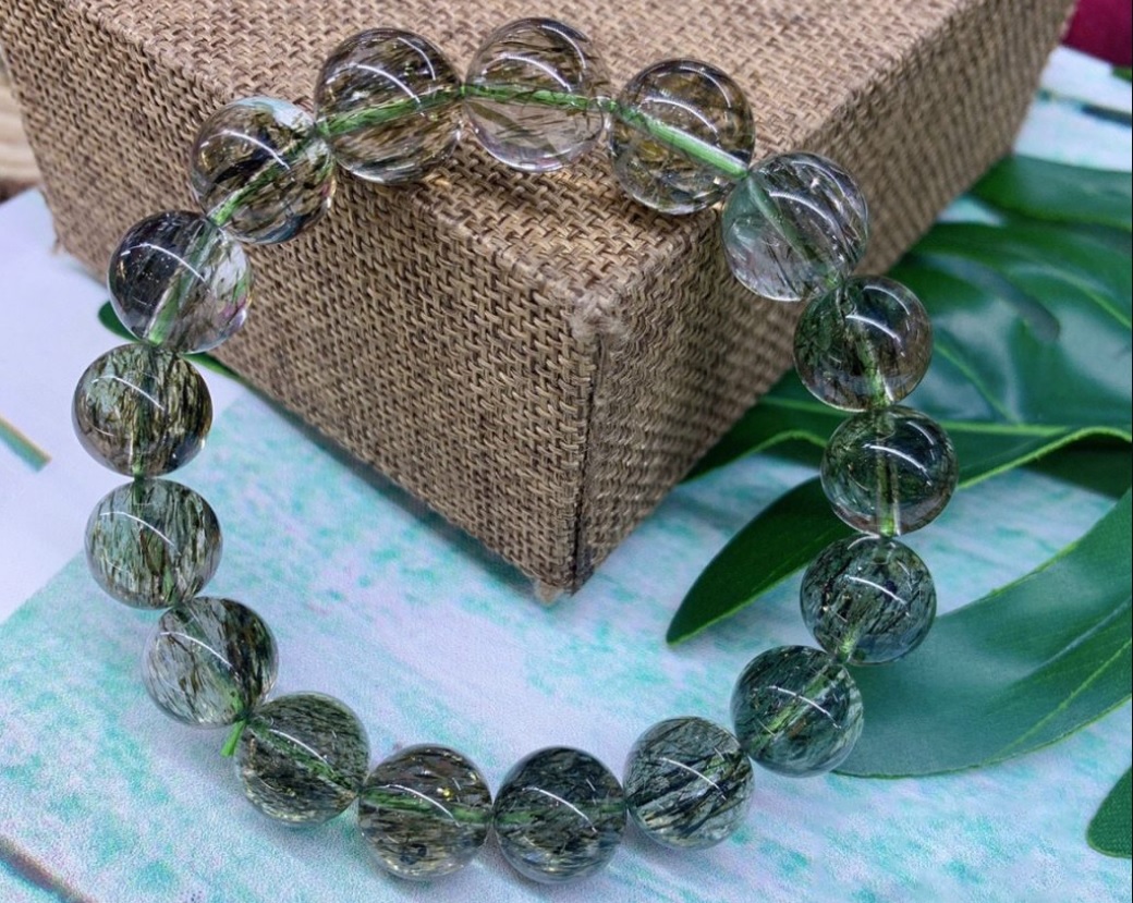 Vật phẩm hộ mệnh Tân Dậu 1981